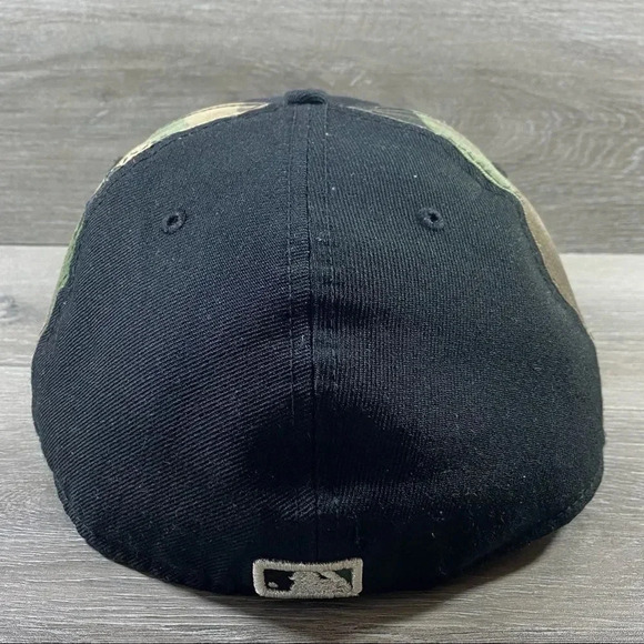 MLB New York Yankees New Era 59fifty Fitted Hat Sz 8 Camo/Black - Picture 3 of 5